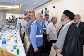 دیدار صمیمی سرپرست حجاج ایرانی با زائران کشورمان درمدینه منوره _ 1 24