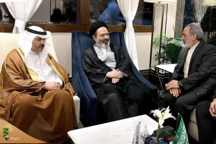 Head of Iranian Pilgrims Welcomed by Saudi Deputy Minister of Hajj and Umrah in Medina 3