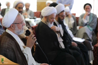 جلسه روحانیون کاروان‌ها در مدینه منوره 2