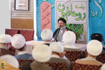 جلسه روحانیون کاروان‌ها در مدینه منوره 7