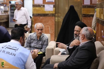 دیدار صمیمی سرپرست حجاج ایرانی با زائران کشورمان درمدینه منوره _ 2 16