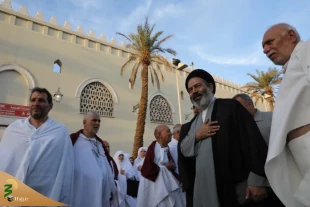 Hojjat al-Islam Navvab Meets Iranian Pilgrims in Miqat Shajarah 2