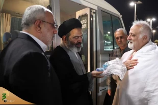 Hojjat al-Islam Navvab Meets Iranian Pilgrims in Miqat Shajarah 3