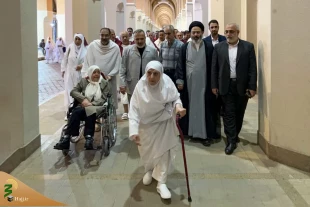 Hojjat al-Islam Navvab Meets Iranian Pilgrims in Miqat Shajarah 4