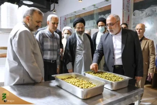Hojjat al-Islam Navvab Meets Iranian Pilgrims in Miqat Shajarah 10