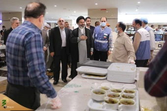 دیدار صمیمی سرپرست حجاج ایرانی با زائران کشورمان درمدینه منوره _ 3 15