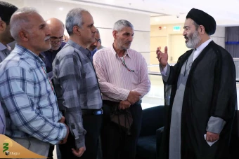 دیدار صمیمی سرپرست حجاج ایرانی با زائران کشورمان درمدینه منوره _ 3 21