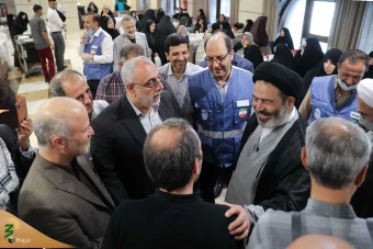 دیدار صمیمی سرپرست حجاج ایرانی با زائران کشورمان درمدینه منوره _ 3 24