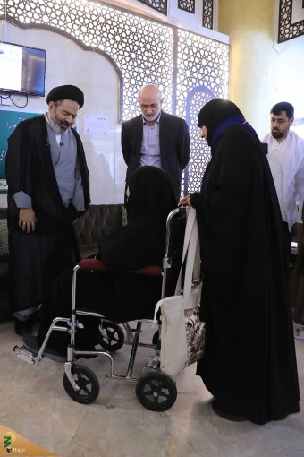 دیدار صمیمی سرپرست حجاج ایرانی با زائران کشورمان درمدینه منوره _ 4 4