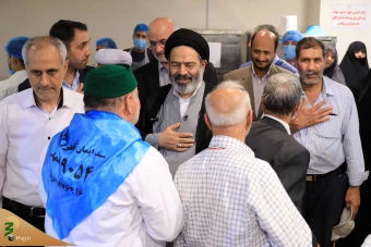 دیدار صمیمی سرپرست حجاج ایرانی با زائران کشورمان درمدینه منوره _ 4 5