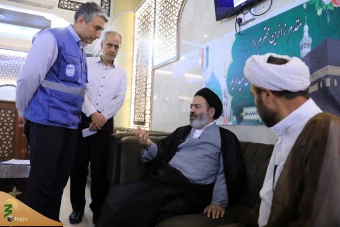 دیدار صمیمی سرپرست حجاج ایرانی با زائران کشورمان درمدینه منوره _ 4 16
