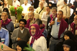 حضور رئیس سازمان حج و زیارت بین زائران پرواز مشهد- جده که در فرودگاه مدینه فرود آمد 6