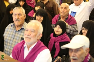 حضور رئیس سازمان حج و زیارت بین زائران پرواز مشهد- جده که در فرودگاه مدینه فرود آمد 7