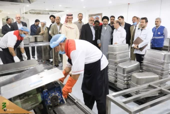 
بازدید سرپرست حجاج ایرانی از آشپزخانه بدر در مدینه
 3
