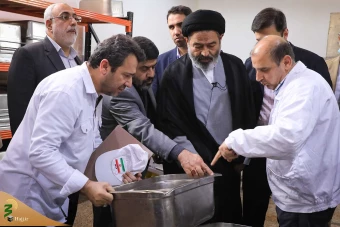 
بازدید سرپرست حجاج ایرانی از آشپزخانه بدر در مدینه
 4