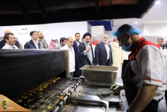 
بازدید سرپرست حجاج ایرانی از آشپزخانه بدر در مدینه
 7