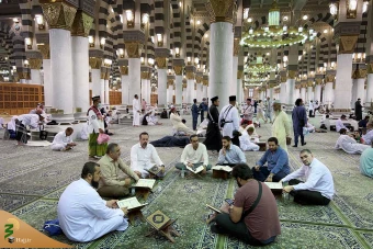 حلقه های قاریان ایرانی کاروان نور در مسجدالنبی (ص) 3