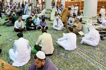 حلقه های قاریان ایرانی کاروان نور در مسجدالنبی (ص) 4