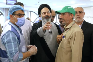 دیدار صمیمانه دست اندرکاران حج با زائران در شهر پیامبر