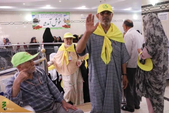 دیدار صمیمی سرپرست حجاج ایرانی با زائران کشورمان درمدینه منوره _ 5 3