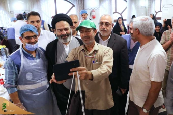 دیدار صمیمی سرپرست حجاج ایرانی با زائران کشورمان درمدینه منوره _ 5 9