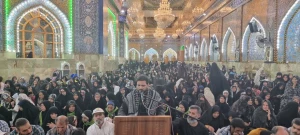 زائران امام حسین(ع) در کربلا فرازهای دعای کمیل را زمزمه کردند