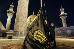 اهتزاز پرچم عزای گنبد بارگاه منور رضوی در کاظمین 2