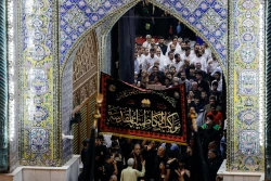 اهتزاز پرچم عزای گنبد بارگاه منور رضوی در کاظمین 26