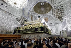 اهتزاز پرچم عزای گنبد بارگاه منور رضوی در کاظمین 10