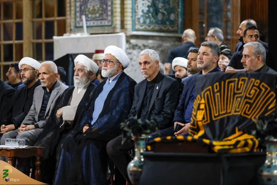 اهتزاز پرچم عزای گنبد بارگاه منور رضوی در کاظمین 12