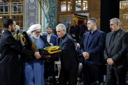 اهتزاز پرچم عزای گنبد بارگاه منور رضوی در کاظمین 24
