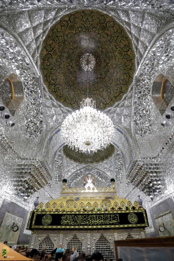 اهتزاز پرچم عزای گنبد بارگاه منور رضوی در کاظمین 8
