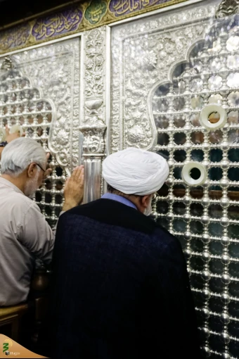 اهتزاز پرچم عزای گنبد بارگاه منور رضوی در کاظمین 9