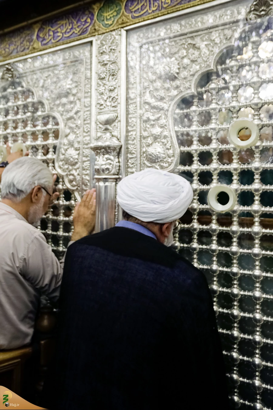 اهتزاز پرچم عزای گنبد بارگاه منور رضوی در کاظمین 9