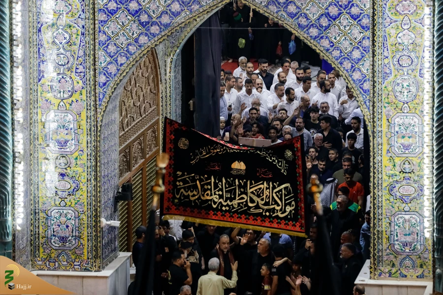 اهتزاز پرچم عزای گنبد بارگاه منور رضوی در کاظمین 27