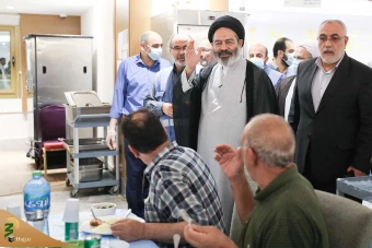 دیدار صمیمی سرپرست حجاج ایرانی با زائران کشورمان در مکه مکرمه _ 2 7