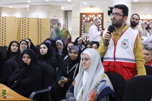 درجمع زائران داوطلب همکاری با مرکز پزشکی مطرح شد؛

​​​​​​​خدمات درمانی به زائران بالاتر از عبادت کنار خانه خدا است 11