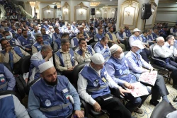 در نشست با مدیران کاروان ها ؛

حجت الاسلام والمسلمین نواب: «تواضع» کلید صعود از نردبان شرافت و انسانیت است 3