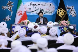 در جمع خادمان فرهنگی اهل سنت؛

حجت الاسلام والمسلمین نواب: تفاوتی بین زائران اهل سنت و شیعه قائل نیستیم 2