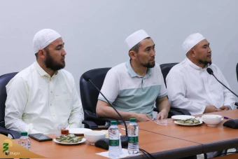 دیدار رئیس بعثه حج قرقیزستان با سرپرست حجاج ایرانی 17