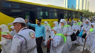 پایگاه اطلاع رسانی حج از عملیات انتقال زائران ایرانی به مشاعر مقدسه گزارش می دهد؛
از انتقال زائران به صحرای عرفات تا وضعیت تغذیه و اسکان آنان 2