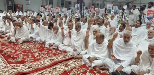Echo of Slogans of Disavowal of Pagans by Iranian Pilgrims in Arafat 4