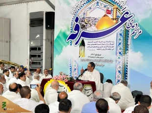 Pilgrims Chanted Verses of Arafat Prayer in Desert of Arafat 4