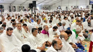 Pilgrims Chanted Verses of Arafat Prayer in Desert of Arafat 5