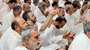 Pilgrims Chanted Verses of Arafat Prayer in Desert of Arafat 9