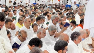 Pilgrims Chanted Verses of Arafat Prayer in Desert of Arafat 10