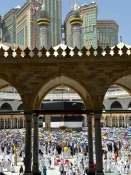 مکه مکرمه از دریچه دوربین زائران ایرانی (18)
تماشای کعبه از رواق ها 6