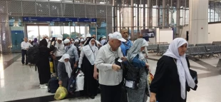 نخستین هواپیمای حامل حجاج ایرانی 1402 در میهن به زمین نشست 5