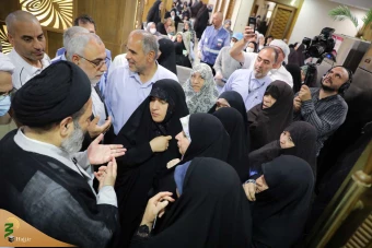 دیدار صمیمی سرپرست حجاج ایرانی با زائران کشورمان در مکه مکرمه _ 7 4