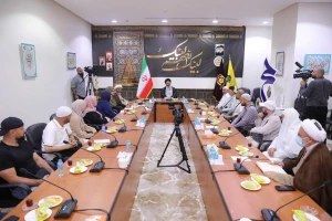 حجة الإسلام نواب في لقاء مع الشيعة المقيمين في اوروبا؛ حفظ الدين في الضيق له أجر مضاعف عند الله